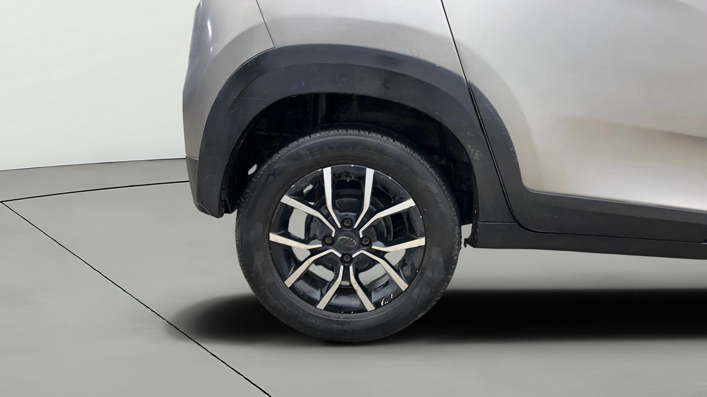2017 Mahindra KUV 100 NXT K8 P 6 STR, Petrol, Manual, 54,683 km, Right Rear Wheel