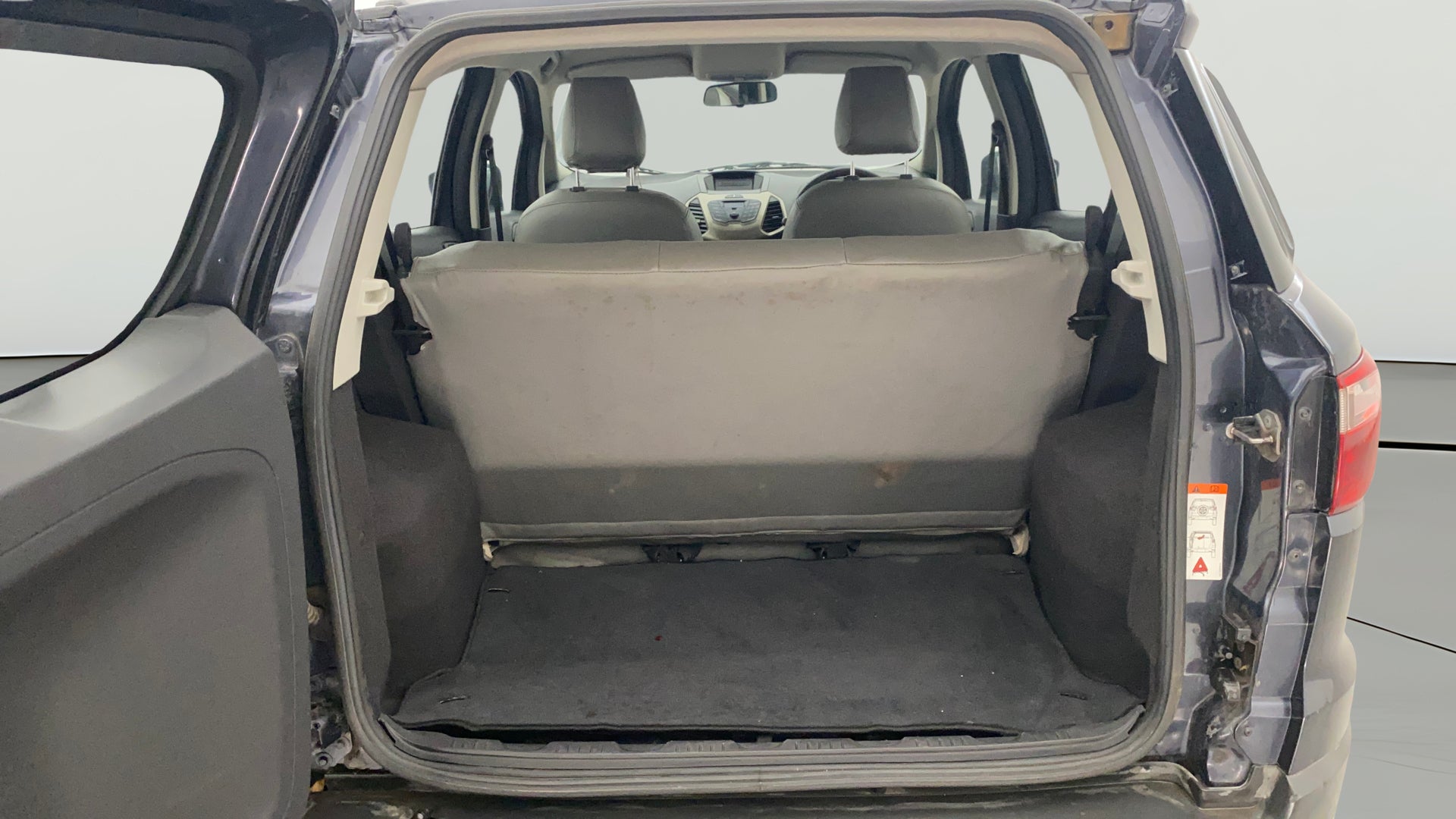 camera-Boot-Open-Zoomed-View