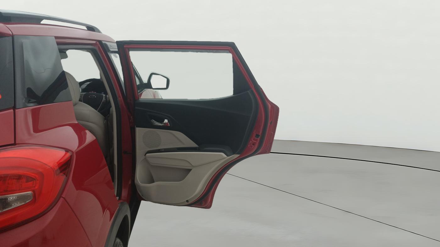 2021 Mahindra XUV300 W8 (O) 1.2 PETROL AMT, Petrol, Automatic, 66,293 km, RHS Rear Door