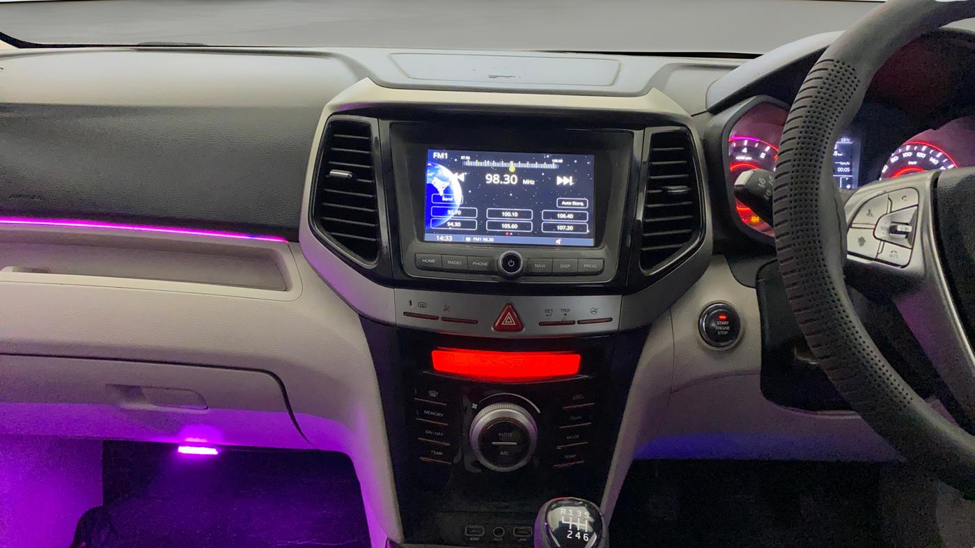 2019 Mahindra XUV300 W8 1.2 PETROL, Petrol, Manual, 83,596 km, Air Conditioner