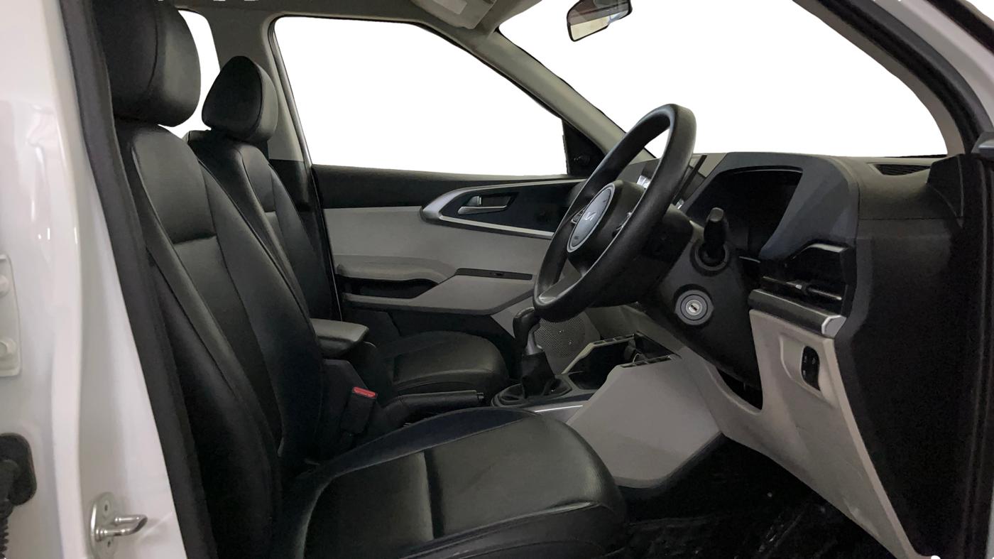 2023 KIA CARENS PREMIUM 1.5 PETROL 7 STR, Petrol, Manual, 16,806 km, Right Side Front Door Cabin
