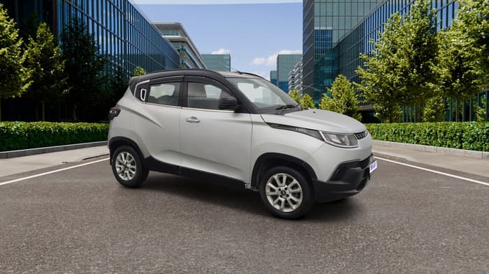 2017 Mahindra Kuv100 K8 6 STR DUAL TONE, Petrol, Manual, 1,00,454 km, Right Front Diagonal