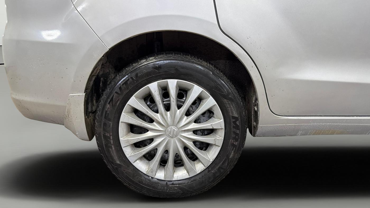 2015 Maruti Ertiga VXI, Petrol, Manual, 52,313 km, Right Rear Wheel