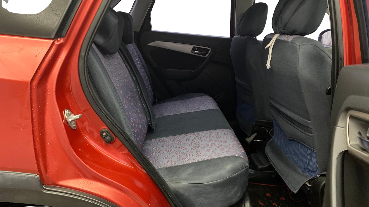 2016 Maruti Vitara Brezza ZDI, Diesel, Manual, 1,05,189 km, Right Side Rear Door Cabin