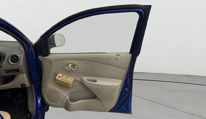 2016 Datsun Go Plus A, Petrol, Manual, 70,236 km, RHS Front Door