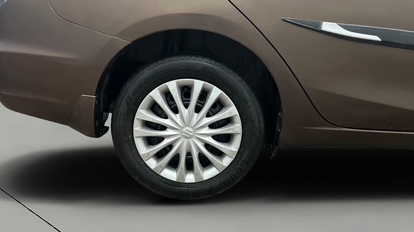 2015 Maruti Ciaz VXI+, Petrol, Manual, 30,364 km, Right Rear Wheel