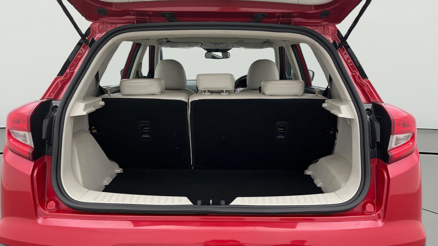 2022 Mahindra XUV300 W8 (O) 1.2 PETROL, Petrol, Manual, 20,984 km, Boot Open Zoomed View