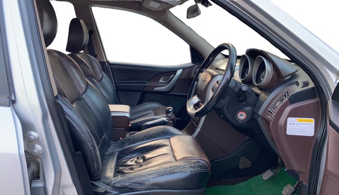 2013 Mahindra XUV500 W8, Diesel, Manual, 85,056 km, Right Side Front Door Cabin