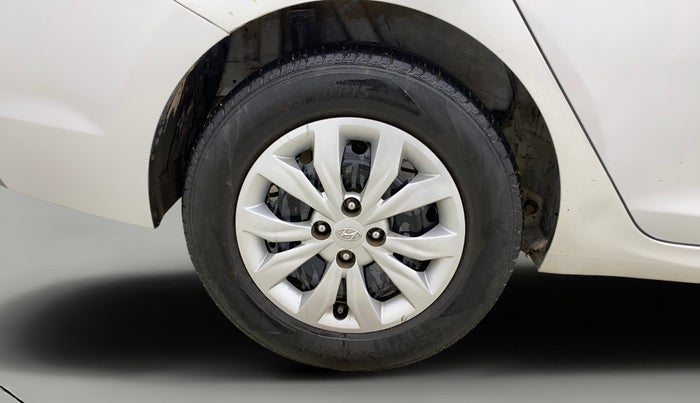 2017 Hyundai Verna 1.6 EX CRDI, Diesel, Manual, 1,33,554 km, Right Rear Wheel