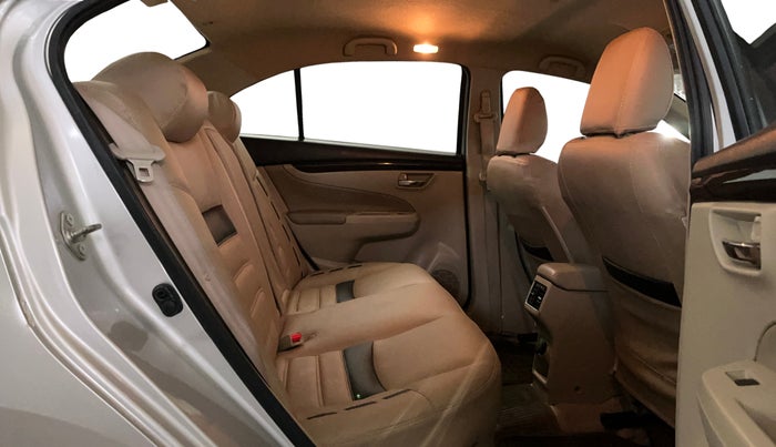 2016 Maruti Ciaz ZXI+, Petrol, Manual, 44,437 km, Right Side Rear Door Cabin