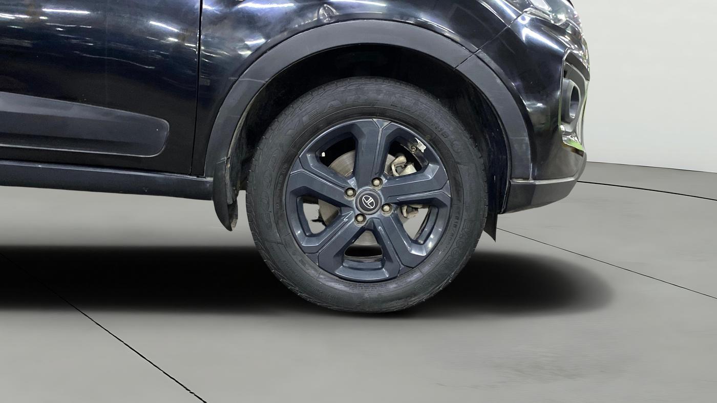 2022 Tata NEXON XZ PLUS (O) DIESEL DARK EDITION, Diesel, Manual, 61,670 km, Right Front Wheel