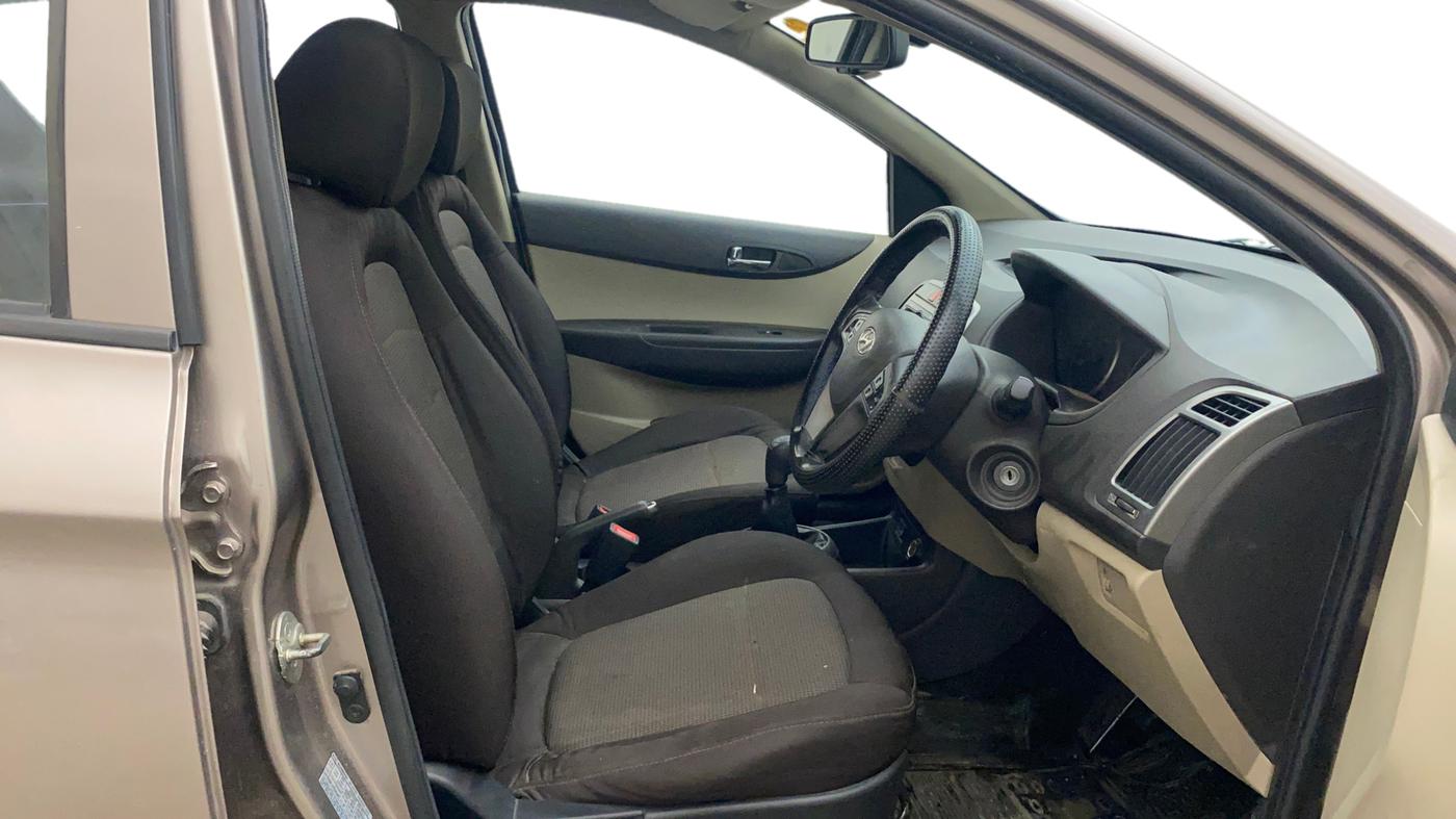 2013 Hyundai i20 SPORTZ 1.4 CRDI, Diesel, Manual, 1,46,594 km, Right Side Front Door Cabin