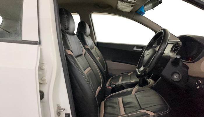 2017 Hyundai Grand i10 SPORTZ (O) 1.2 KAPPA VTVT, CNG, Manual, 81,878 km, Right Side Front Door Cabin