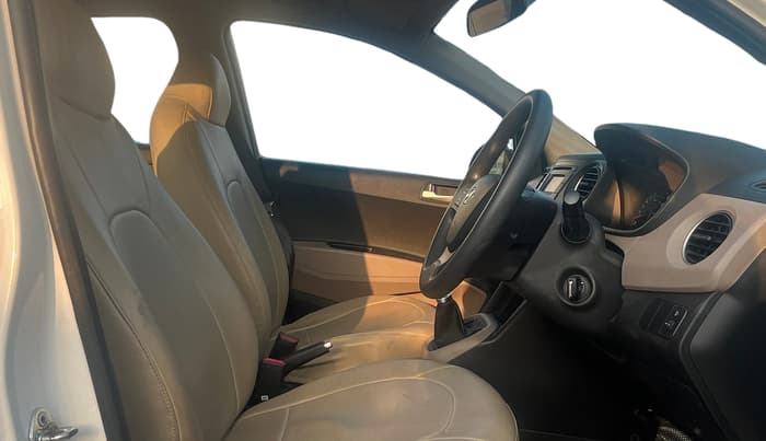 2015 Hyundai Xcent S (O) 1.2, Petrol, Manual, 27,993 km, Right Side Front Door Cabin