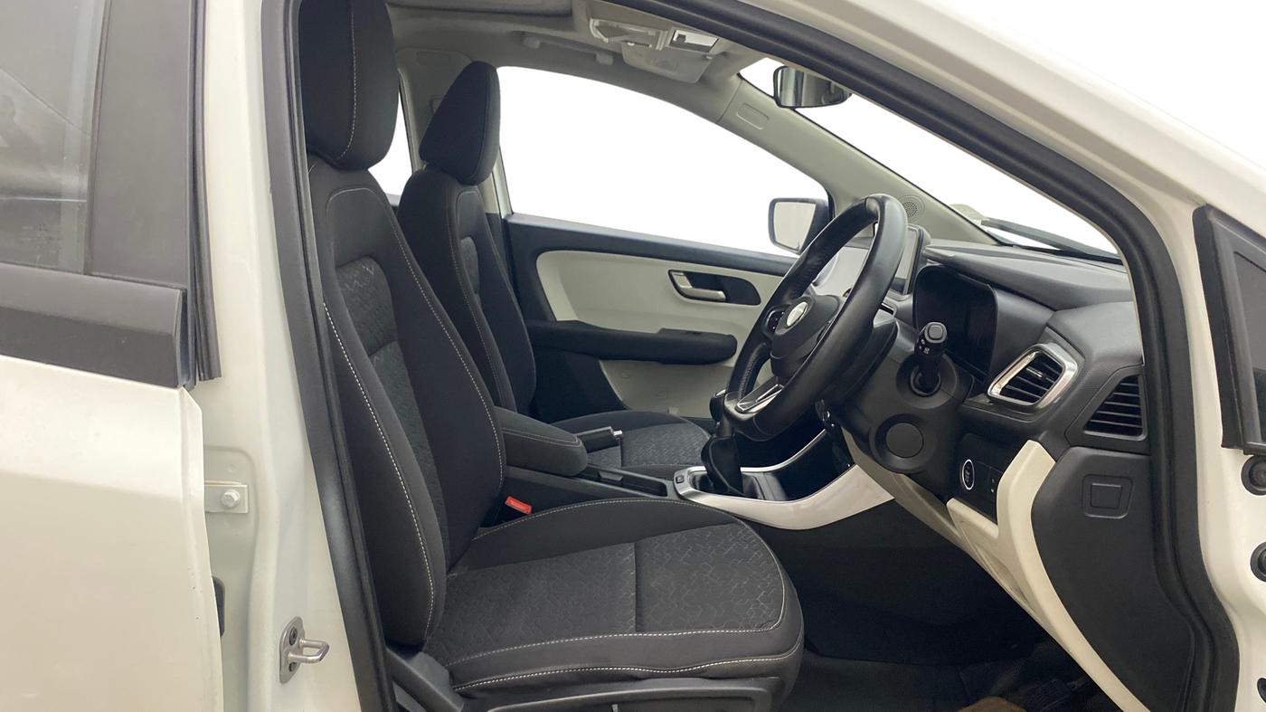 2024 Tata ALTROZ  XZ PLUS (S) , Diesel, Manual, 29,349 km, Right Side Front Door Cabin