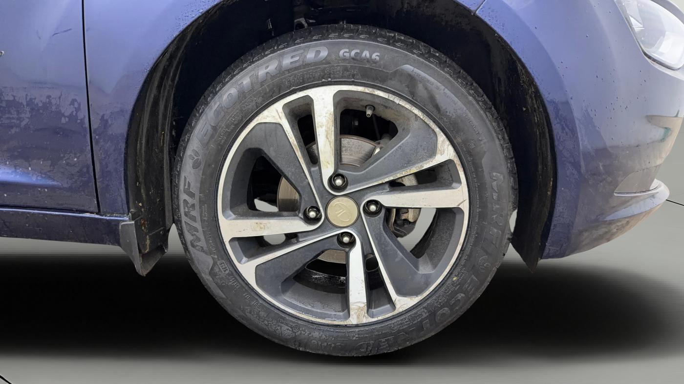 2024 Tata ALTROZ XZ CNG, CNG, Manual, 81,842 km, Right Front Wheel