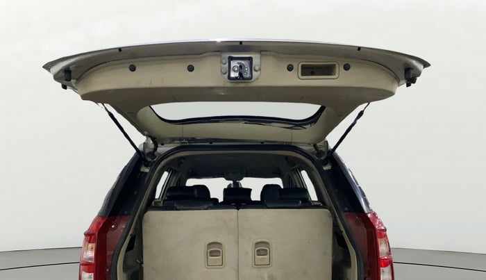 2016 Mahindra XUV500 W6, Diesel, Manual, 80,290 km, Boot Door Open