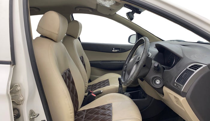 2013 Hyundai i20 SPORTZ 1.2, Petrol, Manual, 30,921 km, Right Side Front Door Cabin