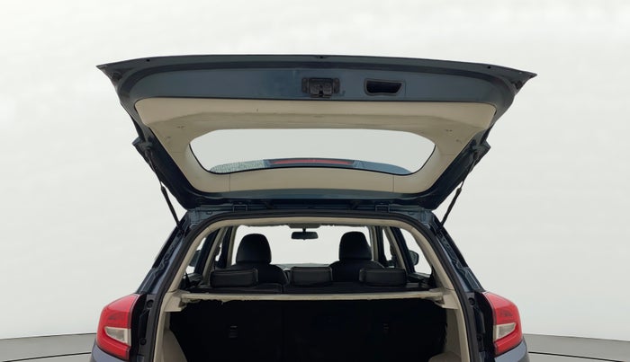 2019 Mahindra XUV300 W6 1.2 PETROL, Petrol, Manual, 1,37,766 km, Boot Door Open