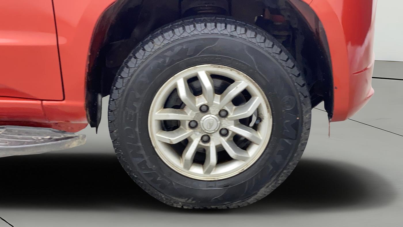 2016 Mahindra TUV300 T8, Diesel, Manual, 92,303 km, Right Front Wheel