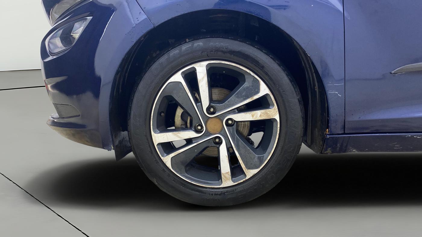 2023 Tata ALTROZ XZ PLUS SUNROOF CNG, CNG, Manual, 46,617 km, Left Front Wheel