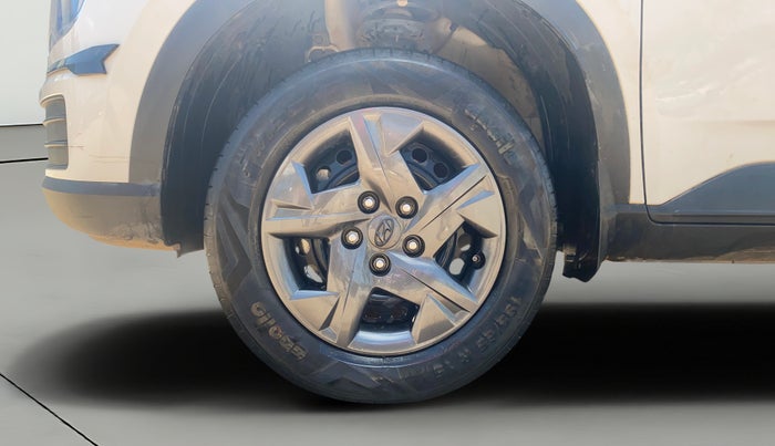 2023 Hyundai VENUE S 1.2, Petrol, Manual, 27,658 km, Left Front Wheel