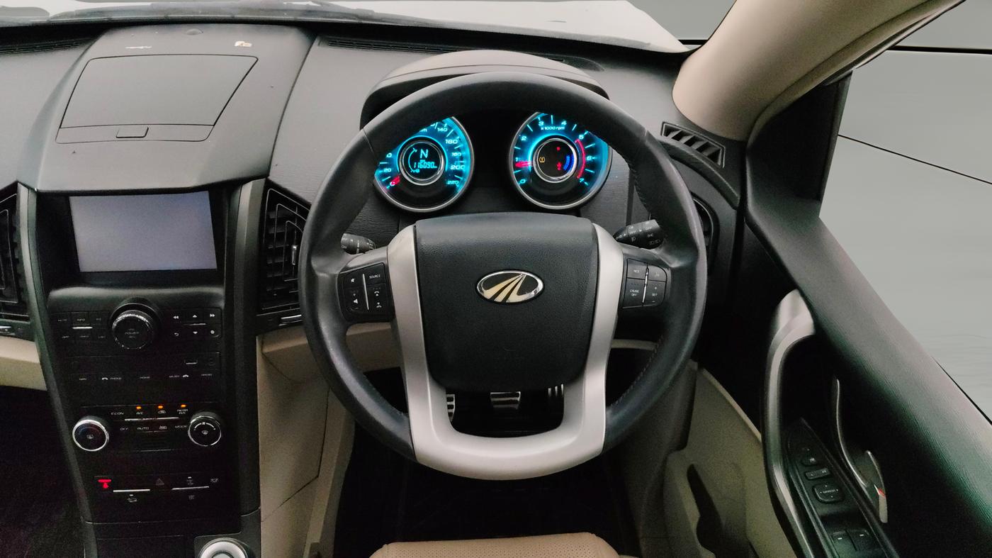 2016 Mahindra XUV500 W10, Diesel, Manual, 1,15,976 km, Steering Wheel Close Up