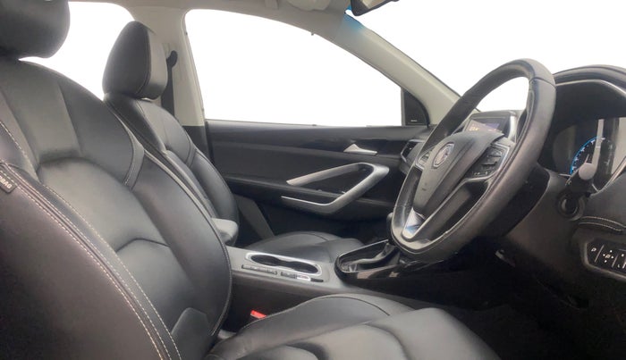 2020 MG HECTOR SHARP 1.5 DCT PETROL, Petrol, Automatic, 31,170 km, Right Side Front Door Cabin