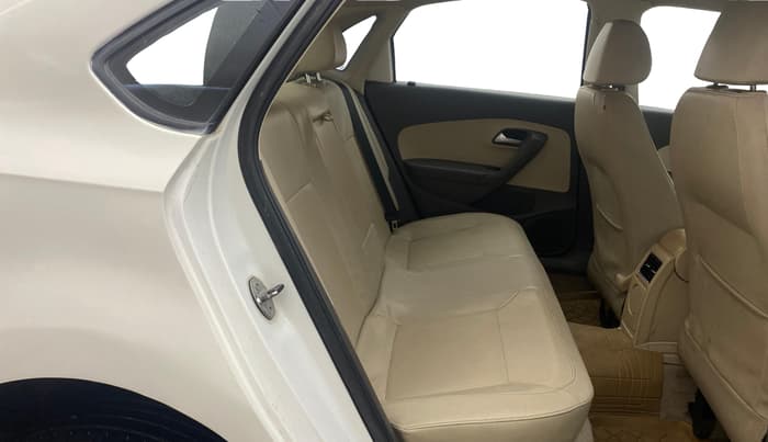 2014 Volkswagen Vento HIGHLINE DIESEL 1.6, Diesel, Manual, 1,05,013 km, Right Side Rear Door Cabin
