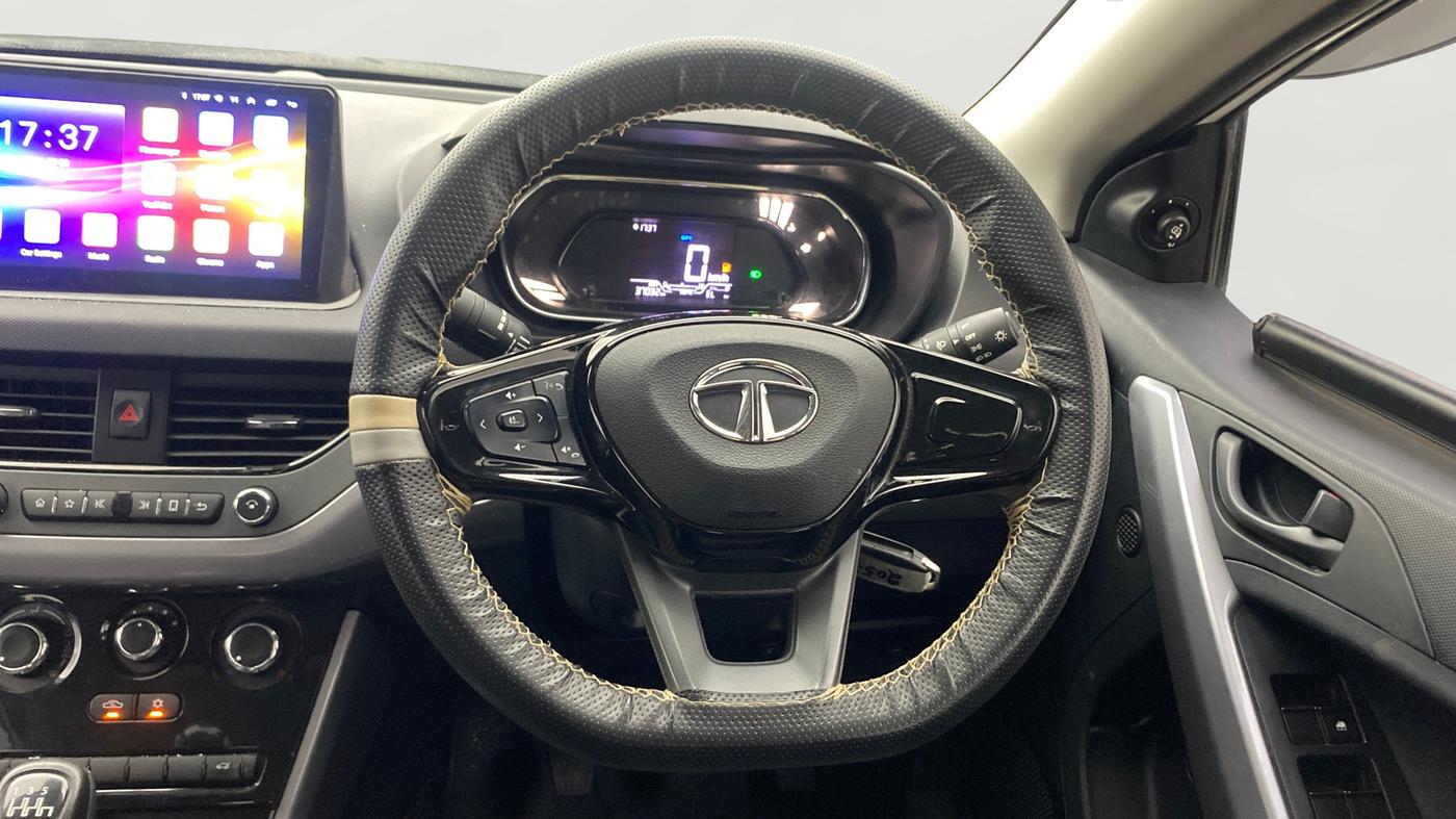2023 Tata NEXON XM SUNROOF PETROL, Petrol, Manual, 37,031 km, Steering Wheel Close Up