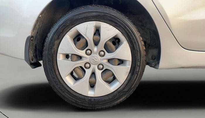 2017 Hyundai Xcent E+, Petrol, Manual, 1,01,762 km, Right Rear Wheel