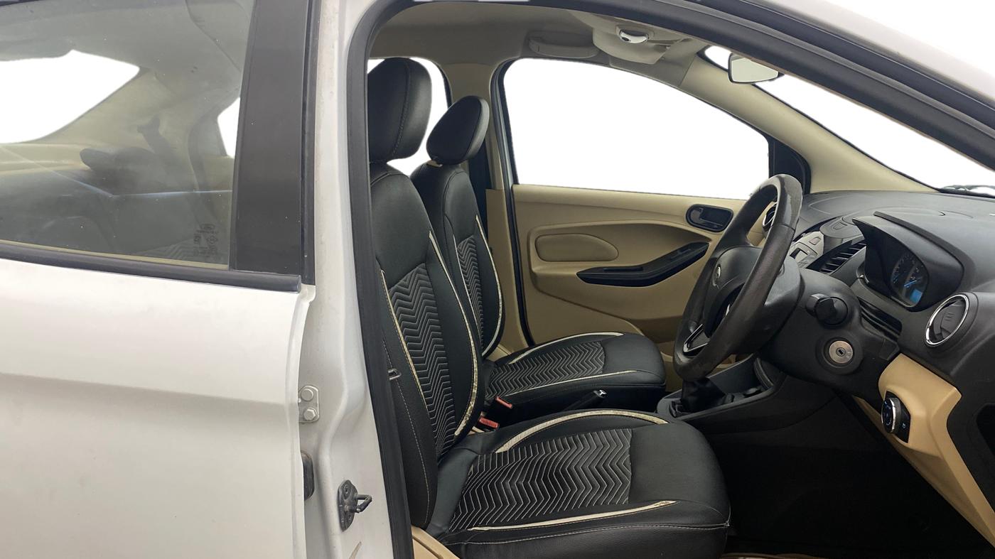 2017 Ford Figo Aspire TITANIUM1.5 DIESEL, Diesel, Manual, 1,26,823 km, Right Side Front Door Cabin