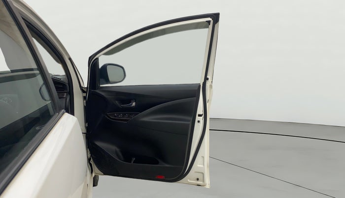 2020 Toyota Innova Crysta 2.4 GX 7 STR, Diesel, Manual, 60,111 km, RHS Front Door