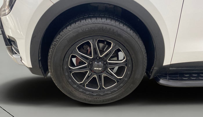 2022 Mahindra XUV700 AX 7 P AT 7 STR, Petrol, Automatic, 18,173 km, Left Front Wheel