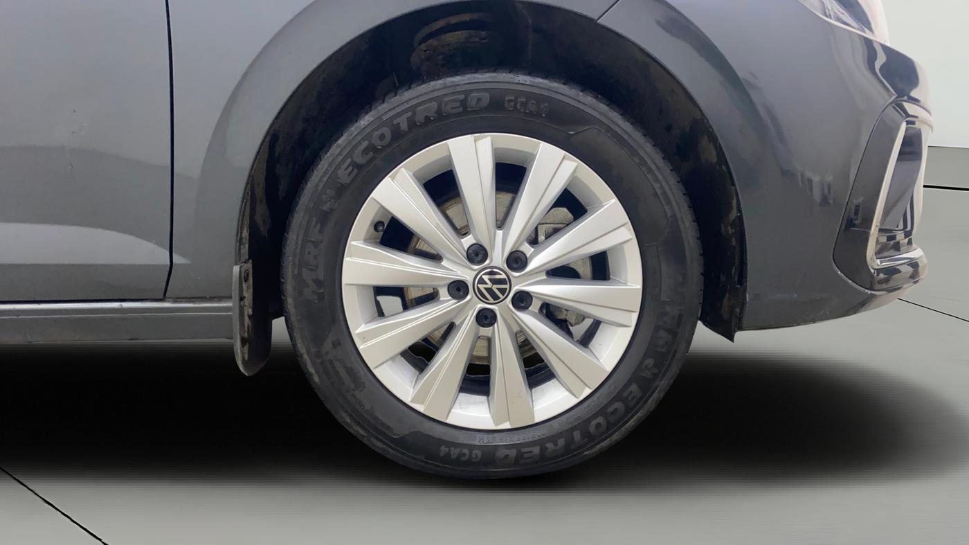 2024 Volkswagen VIRTUS HIGHLINE TSI 1.0 AT, Petrol, Automatic, 15,985 km, Right Front Wheel