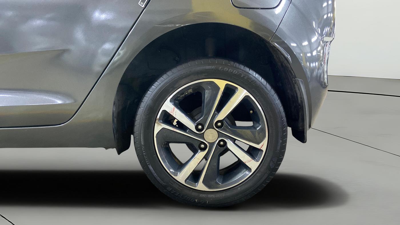 2022 Tata ALTROZ XZ PETROL, Petrol, Manual, 75,069 km, Left Rear Wheel