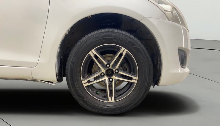 2013 Maruti Swift LXI, Petrol, Manual, 99,768 km, Right Front Wheel