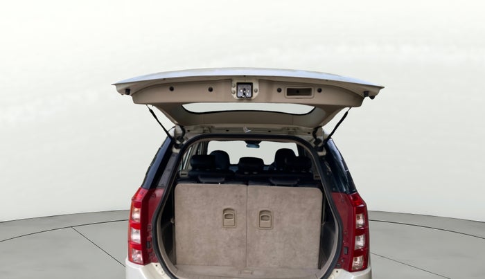 2017 Mahindra XUV500 W6, Diesel, Manual, 88,820 km, Boot Door Open