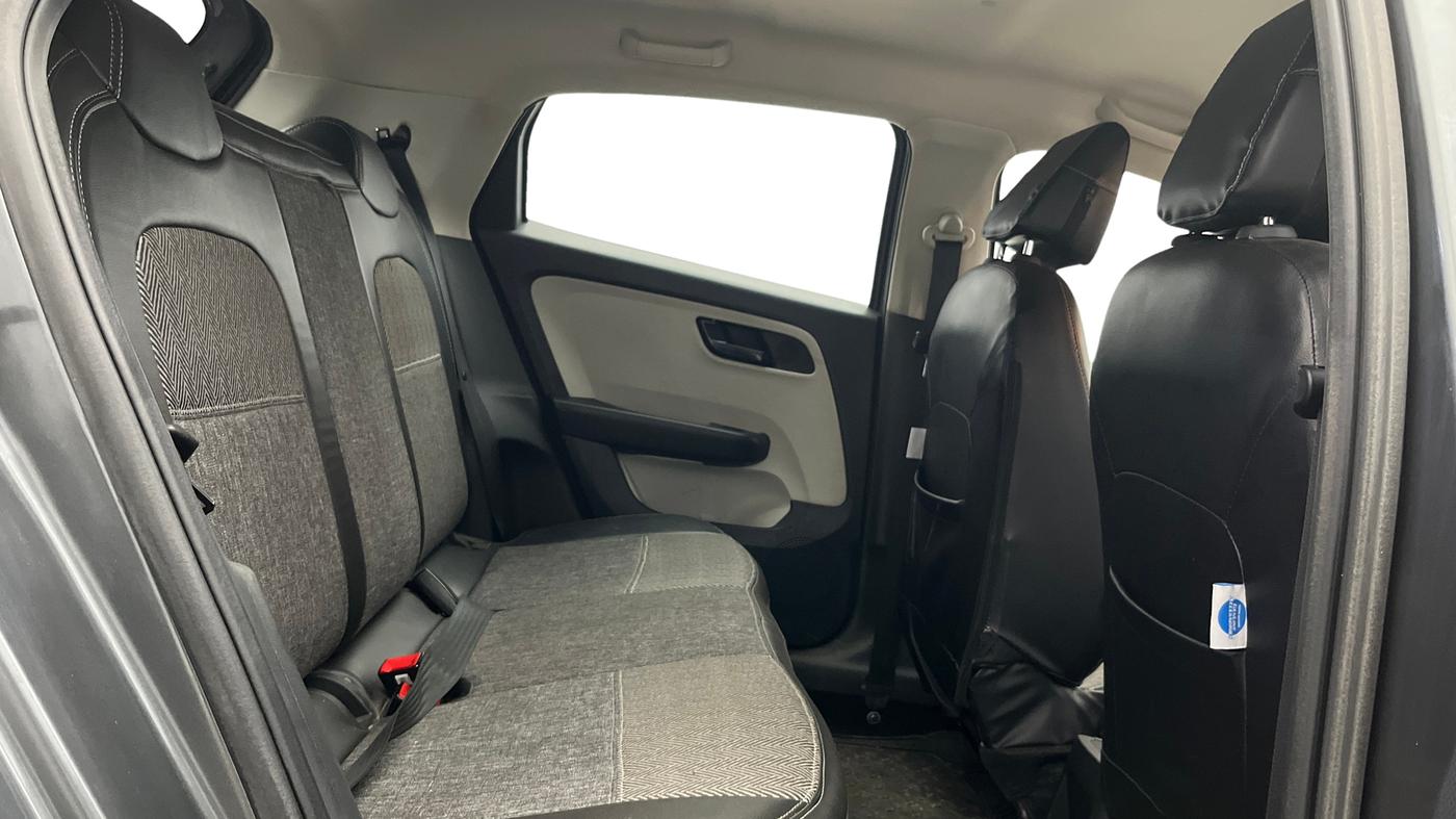 2022 Tata ALTROZ XT PETROL, Petrol, Manual, 39,975 km, Right Side Rear Door Cabin
