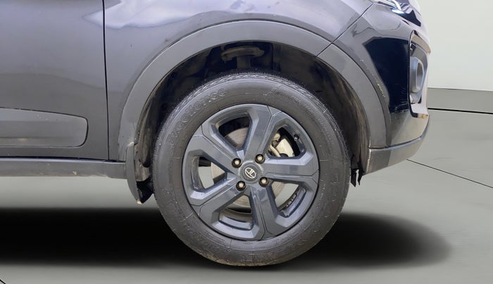 2022 Tata NEXON XZA PLUS PETROL DARK EDITION, Petrol, Automatic, 32,961 km, Right Front Wheel