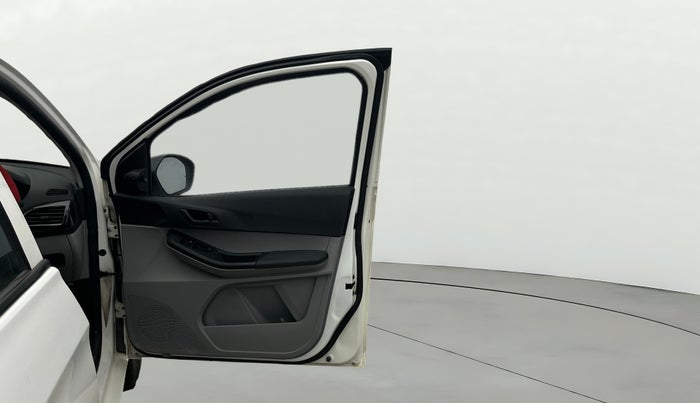 2022 Tata Tiago XT CNG, CNG, Manual, 67,346 km, RHS Front Door