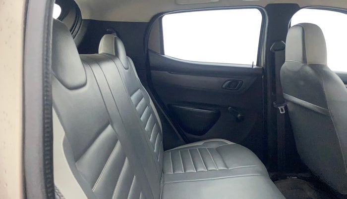 2017 Renault Kwid RXT 1.0 AMT, Petrol, Automatic, 74,551 km, Right Side Rear Door Cabin