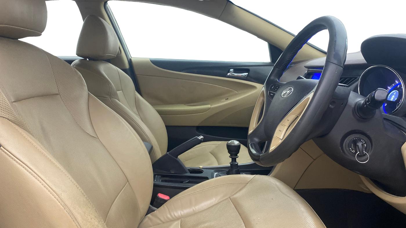2012 Hyundai Sonata 2.4 GDI MT, Petrol, Manual, 53,260 km, Right Side Front Door Cabin