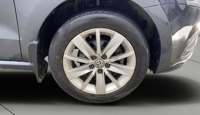 2017 Volkswagen Polo HIGHLINE1.2L, Petrol, Manual, 36,174 km, Right Front Wheel