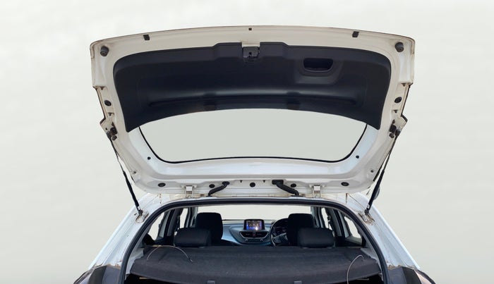 2020 Tata ALTROZ XZ PETROL, Petrol, Manual, 86,126 km, Boot Door Open