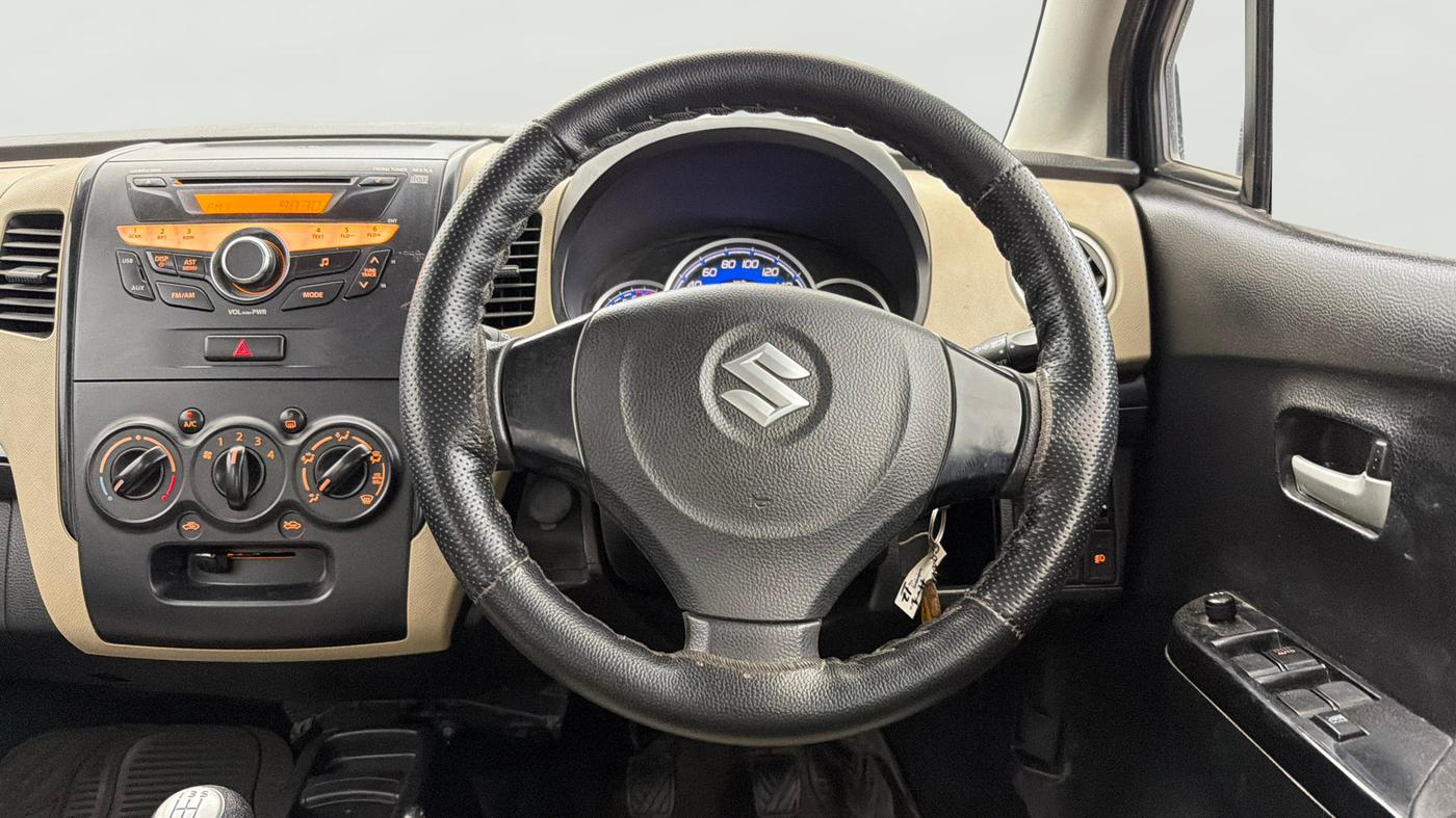 2017 Maruti Wagon R 1.0 VXI, Petrol, Manual, 43,479 km, Steering Wheel Close Up