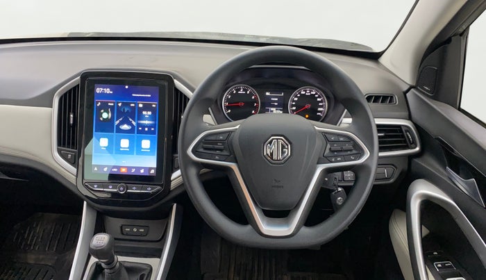 2022 MG HECTOR PLUS SUPER 1.5 PETROL TURBO HYBRID MT 7-STR, Petrol, Manual, 22,736 km, Steering Wheel Close Up