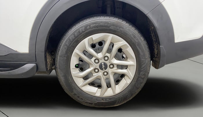 2023 KIA CARENS  PRESTIGE 1.5 TURBO PETROL IMT 7 STR , Petrol, Manual, 25,067 km, Left Rear Wheel