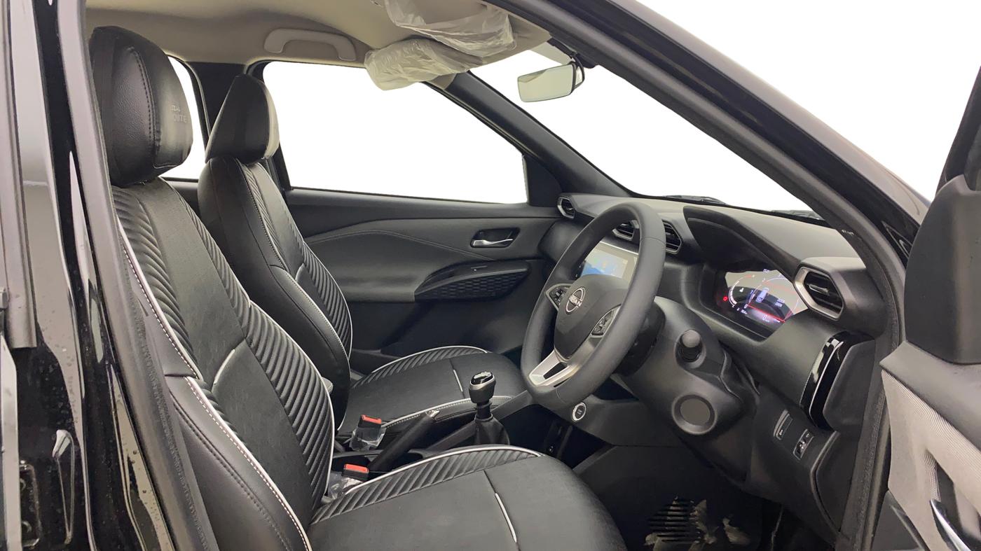 2025 Nissan MAGNITE N-Connecta B4D 1.0 Petrol MT, Petrol, Manual, 234 km, Right Side Front Door Cabin