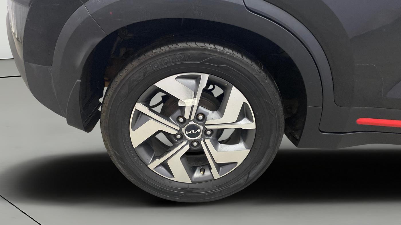 2021 KIA SONET HTX 1.5 AT, Diesel, Automatic, 1,38,639 km, Right Rear Wheel